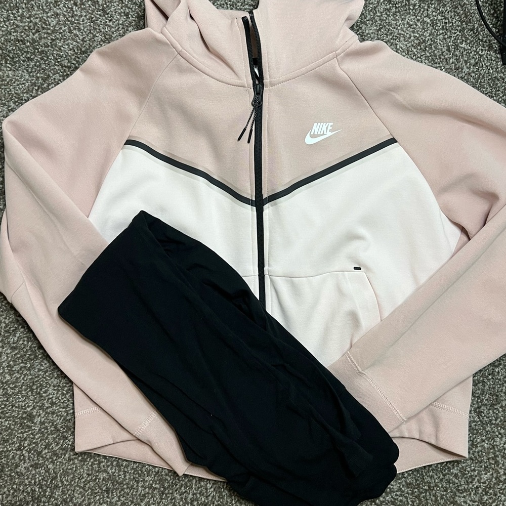 NWOT cropped Hoodie